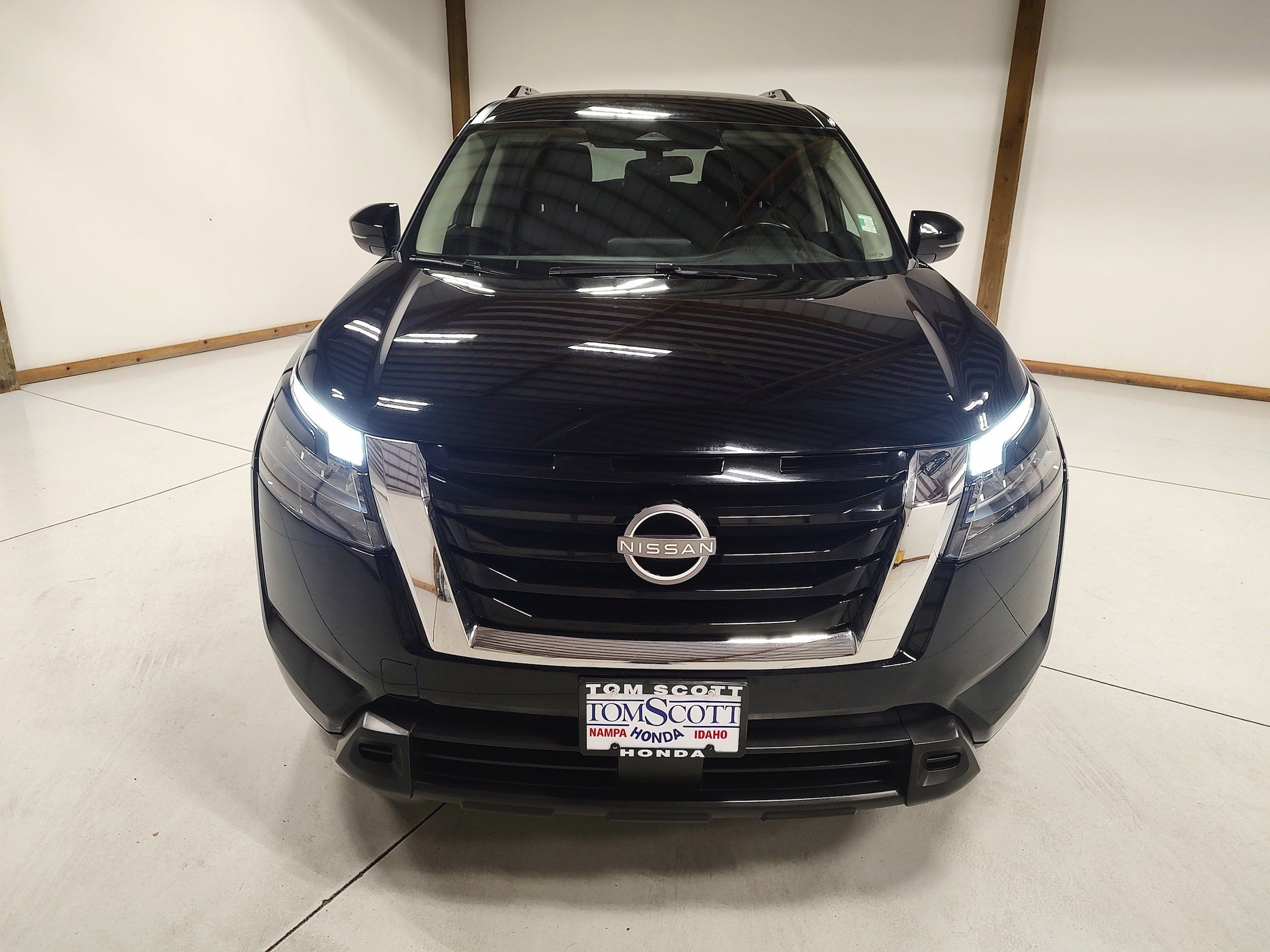 Used 2025 Nissan Pathfinder SV AWD/4WD image 3