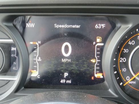 Used 2025 Jeep Gladiator Sport AWD/4WD image 19