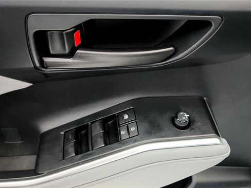 Used 2023 Toyota Highlander LE AWD/4WD image 24