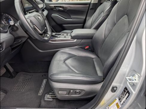 Used 2022 Toyota Highlander Limited image 13