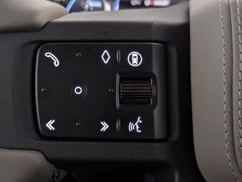 Certified 2025 Land Rover Defender 110 image 42