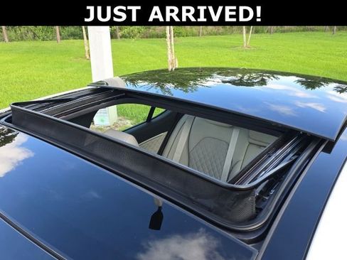 Used 2022 Genesis G70 3.3T RWD image 5