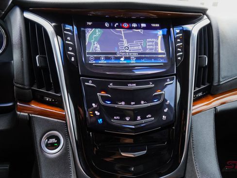Used 2017 Cadillac Escalade Luxury image 29