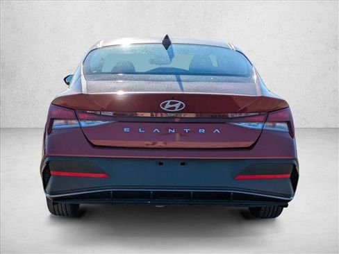 Used 2024 Hyundai Elantra SEL image 7