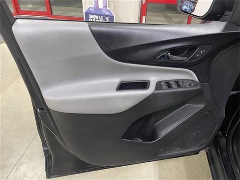 Used 2020 Chevrolet Equinox LS image 9