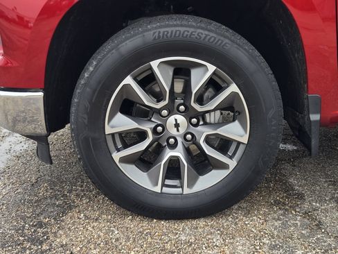 Used 2024 Chevrolet Silverado 1500 LT RWD image 14