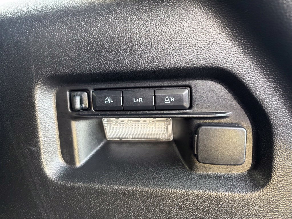 Used 2024 Ford Explorer ST w/ Technology Package AWD/4WD image 8