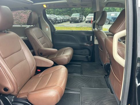 Used 2020 Toyota Sienna Limited Premium AWD/4WD image 23