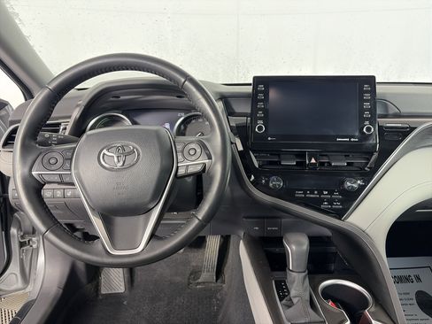 Used 2023 Toyota Camry XLE image 3