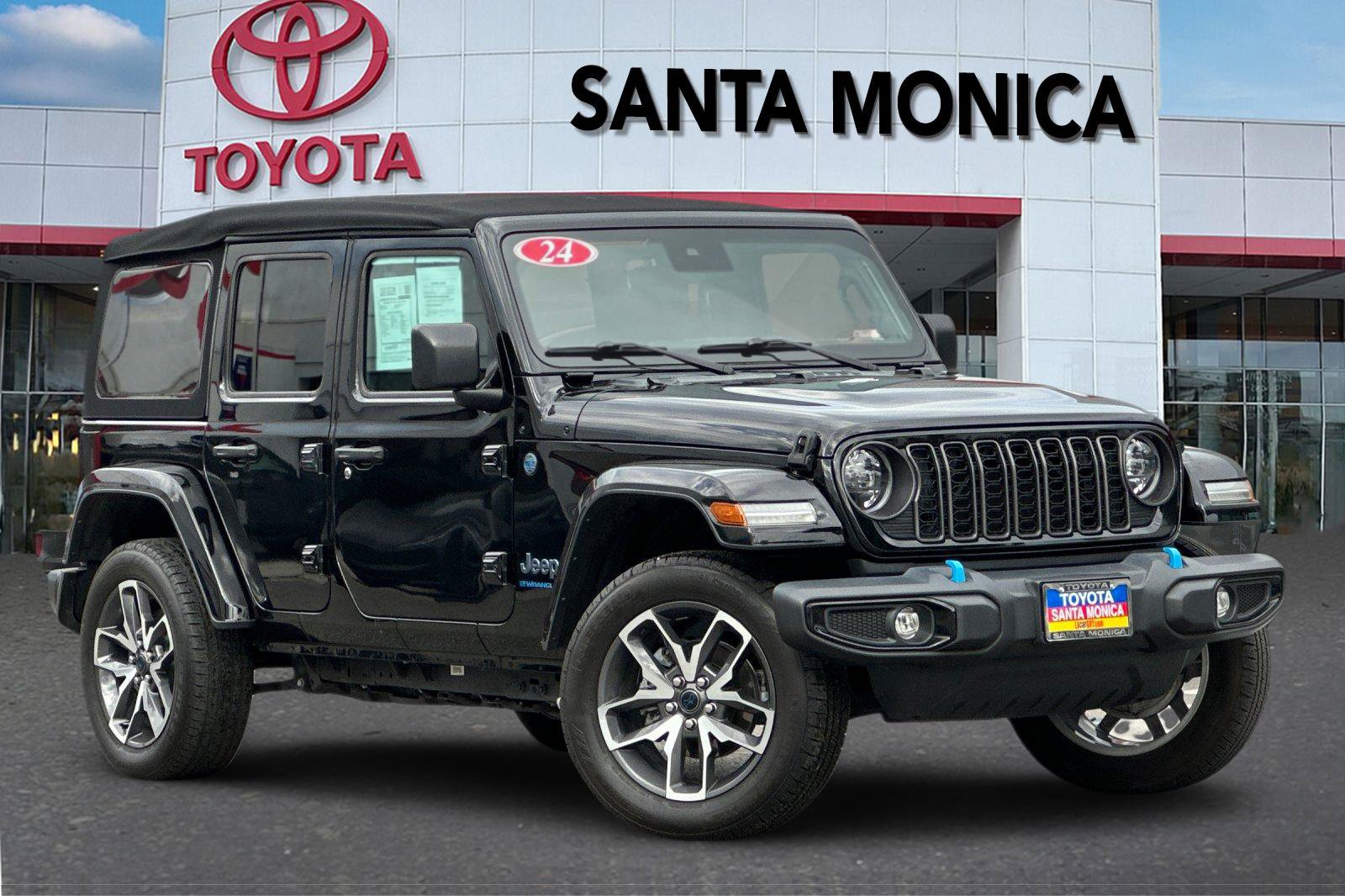 Used 2024 Jeep Wrangler Unlimited w/ LED Headlamp & Fog Lamp Group AWD/4WD image 2