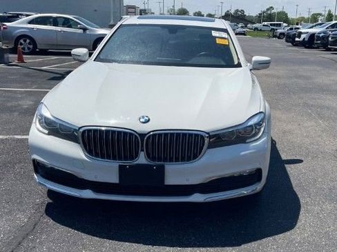 Used 2018 BMW 740e xDrive w/ Executive Package AWD/4WD image 2