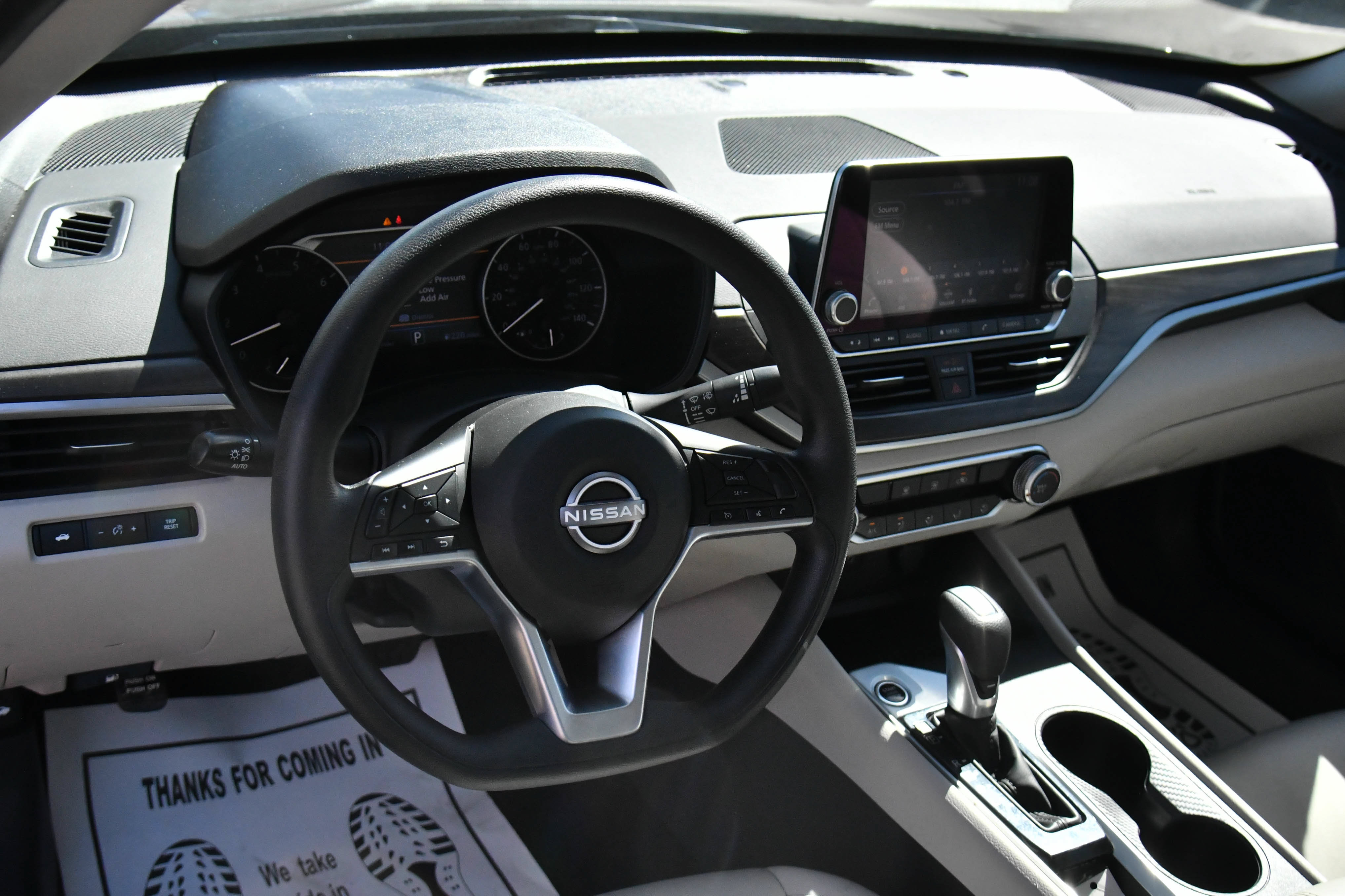 Used 2025 Nissan Altima 2.5 SV FWD image 14