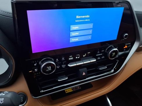 Used 2026 Toyota Highlander Platinum image 32