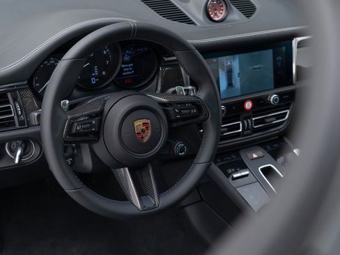 Certified 2025 Porsche Macan GTS image 19