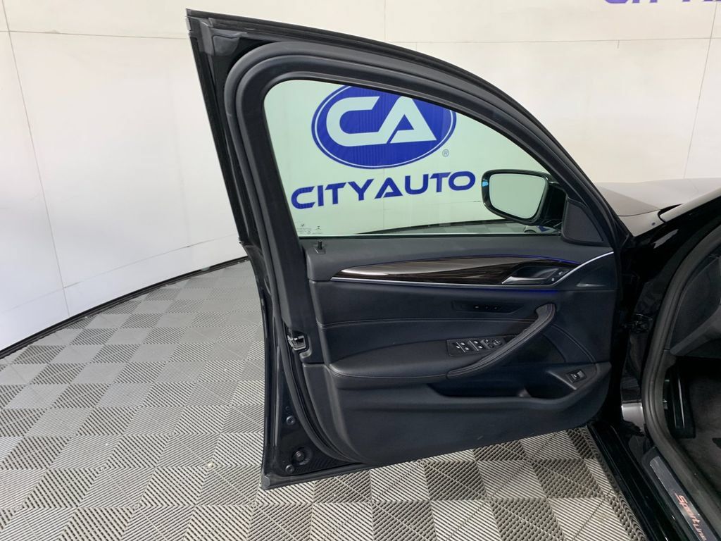 Used 2018 BMW 530i xDrive AWD/4WD image 13