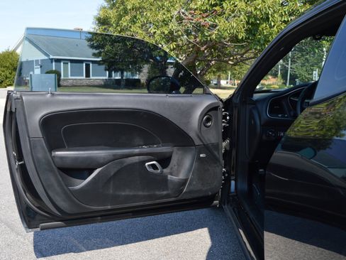 Used 2017 Dodge Challenger SXT Plus image 13