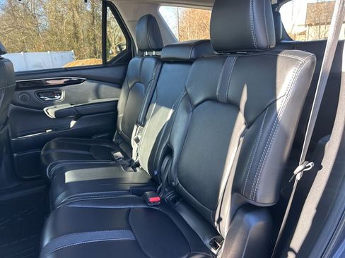 Used 2025 Honda Pilot Touring image 9
