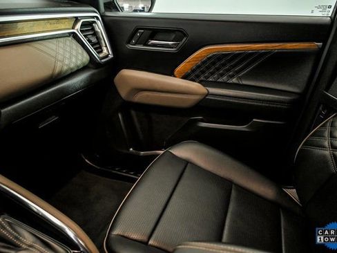 Used 2023 GMC Canyon Denali image 25