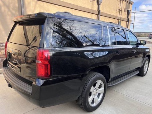 Used 2016 Chevrolet Suburban LT image 8
