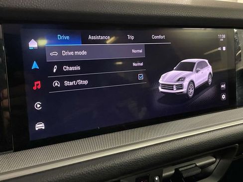 Certified 2025 Porsche Cayenne w/ Premium Package Plus image 29