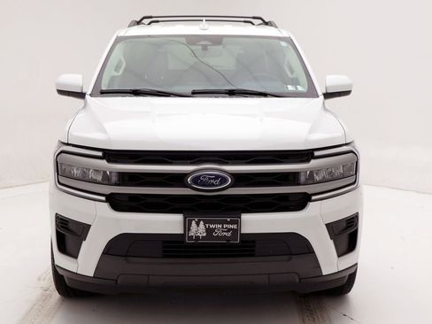 Used 2024 Ford Expedition XLT image 4