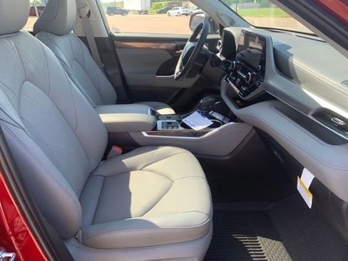 New 2026 Toyota Highlander Platinum AWD/4WD image 31