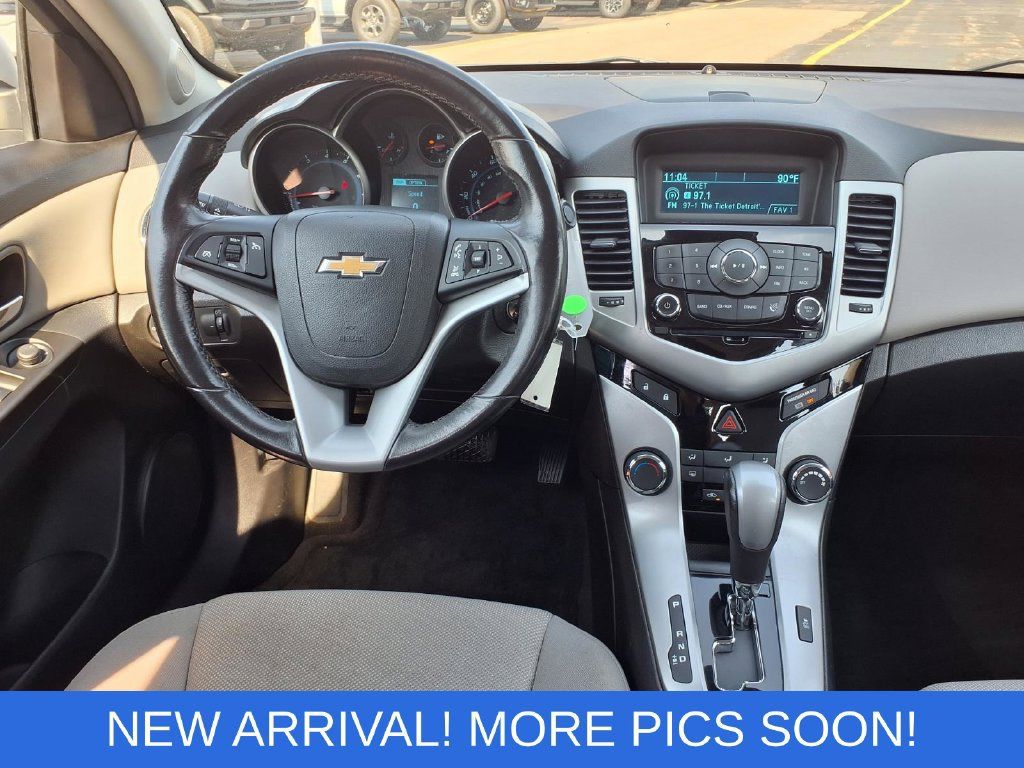 Used 2014 Chevrolet Cruze LT FWD image 5