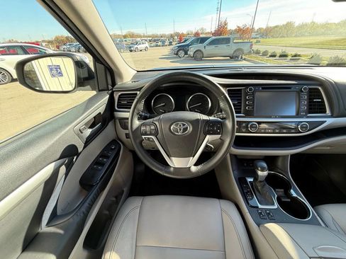 Used 2015 Toyota Highlander XLE image 17
