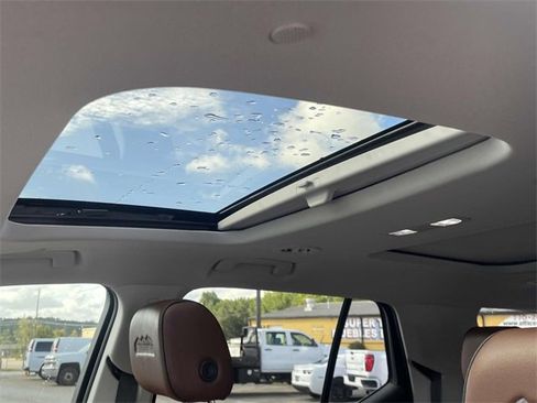 Used 2021 Chevrolet Traverse High Country image 17