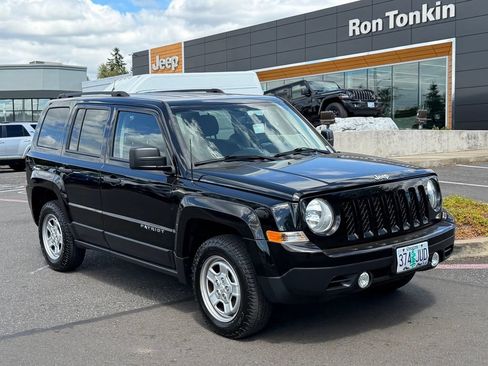 Used 2017 Jeep Patriot Sport AWD/4WD image 2