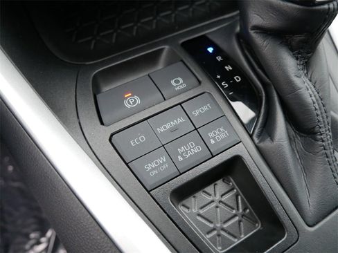 Certified 2022 Toyota RAV4 XLE image 17