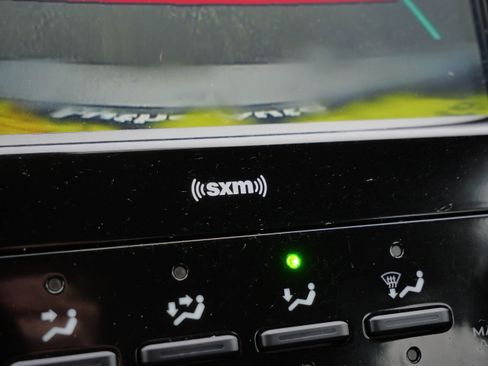 Certified 2020 Toyota Camry LE image 30