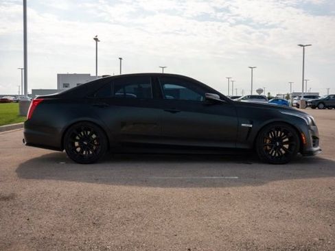 Used 2019 Cadillac CTS V w/ Luxury Package RWD image 8