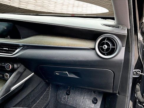 Used 2019 Alfa Romeo Stelvio Ti Lusso w/ Quick Order Package 22X Lusso image 16