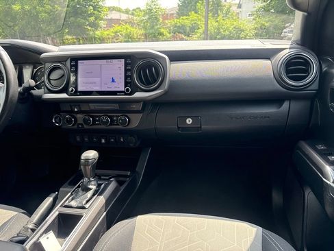 Used 2022 Toyota Tacoma TRD Off-Road w/ Technology Package AWD/4WD image 22