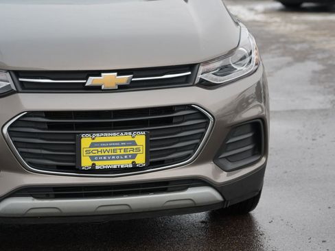 Used 2020 Chevrolet Trax LT w/ LT Convenience Package image 9