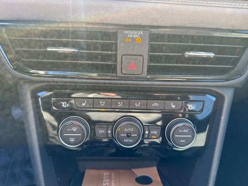 Used 2024 Volkswagen Taos SE image 21