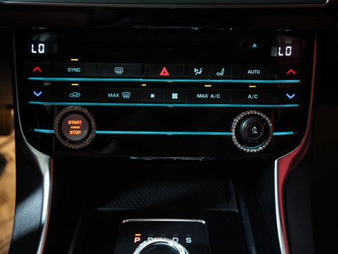 Used 2019 Jaguar XE Landmark Edition image 19