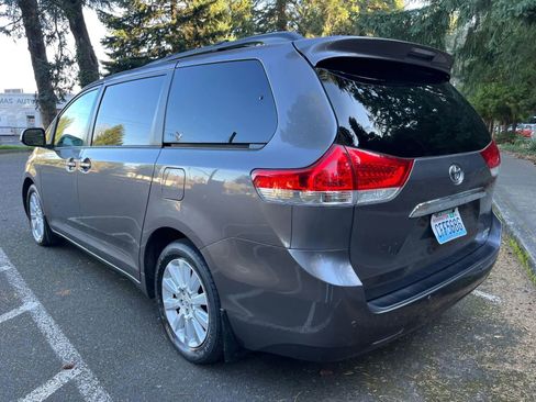 Used 2011 Toyota Sienna Limited image 4