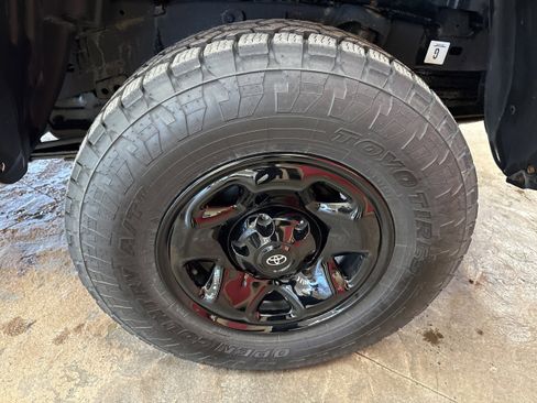 Used 2020 Toyota Tacoma SR image 9