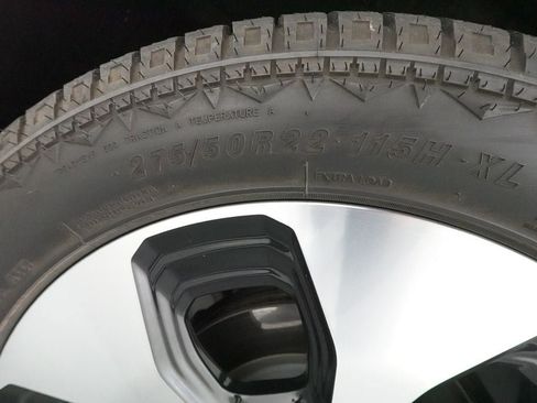 Used 2022 Ford F150 Lightning Platinum image 38