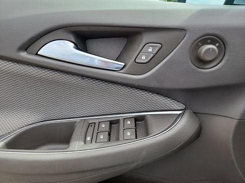 Used 2018 Chevrolet Cruze LS FWD image 28