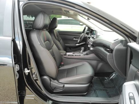 Used 2023 Nissan Sentra SR w/ SR Premium Package FWD image 22