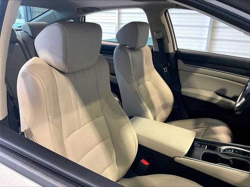 Used 2021 Honda Accord Touring image 10