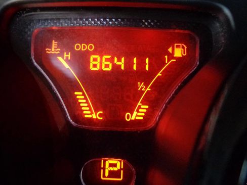 Used 2014 Nissan Versa SV w/ Convenience Package image 21