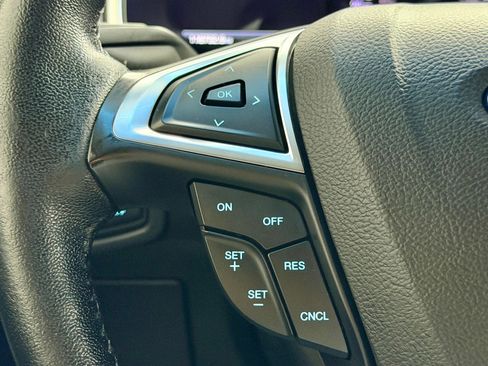 Used 2019 Ford Edge Titanium image 11