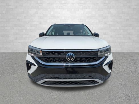 Used 2024 Volkswagen Taos SE w/ Panoramic Sunroof Package AWD/4WD image 6