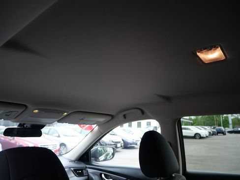 Used 2019 Nissan Rogue SV AWD/4WD image 26