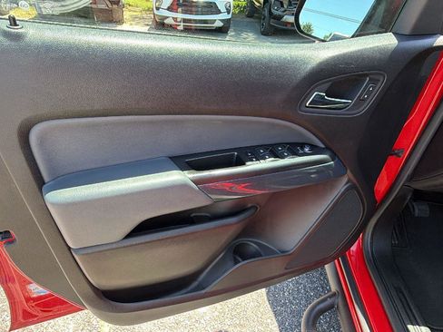 Used 2018 Chevrolet Colorado Z71 RWD image 11
