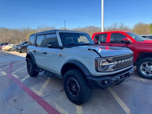 Used 2023 Ford Bronco Badlands image 45